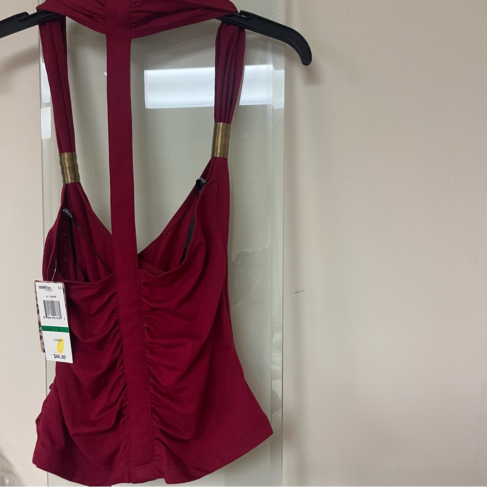 Fancy tank top, unusual design, very practical, great with jeans or skirts